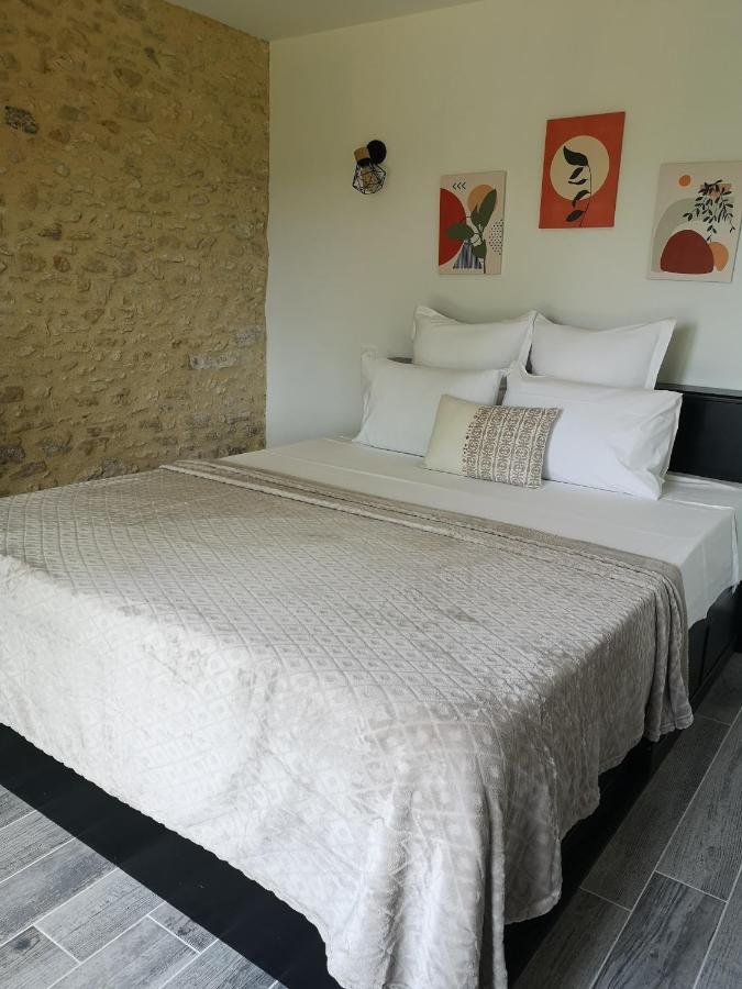 Domaine De Lascaux Bed & Breakfast มงทิญญัก ภายนอก รูปภาพ