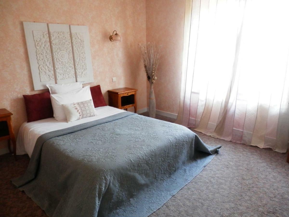 Domaine De Lascaux Bed & Breakfast มงทิญญัก ภายนอก รูปภาพ