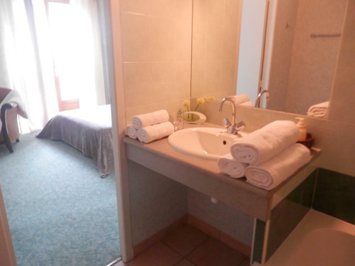Domaine De Lascaux Bed & Breakfast มงทิญญัก ภายนอก รูปภาพ